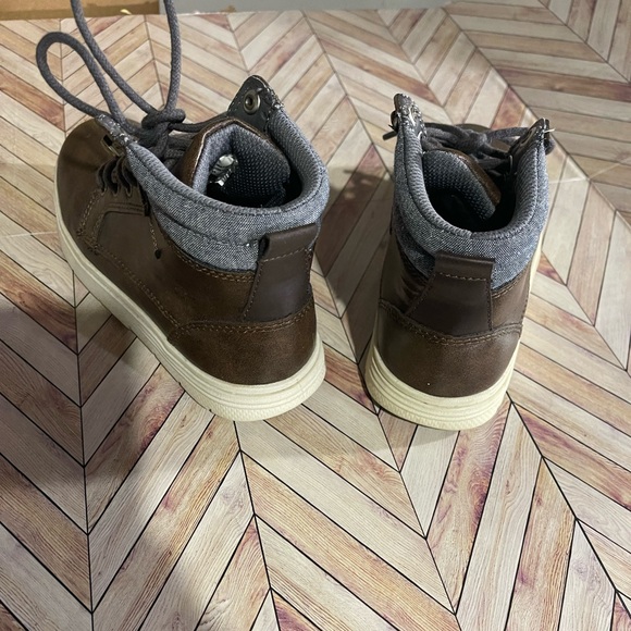 Cat & Jack Boys Boots Size 1 worn ONCE like new!! - Picture 2 of 4